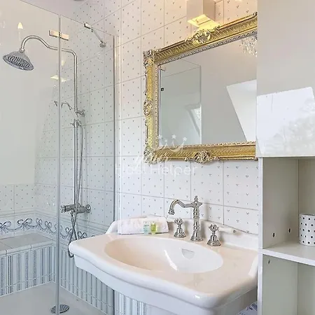 Touquaise Yourhosthelper Villa