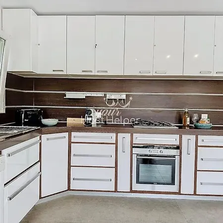 Touquaise Yourhosthelper *