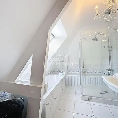 Touquaise Yourhosthelper * Touques