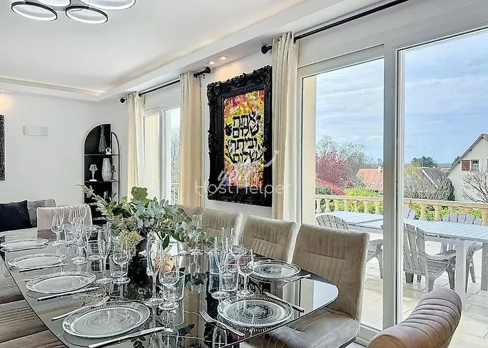 Touquaise Yourhosthelper