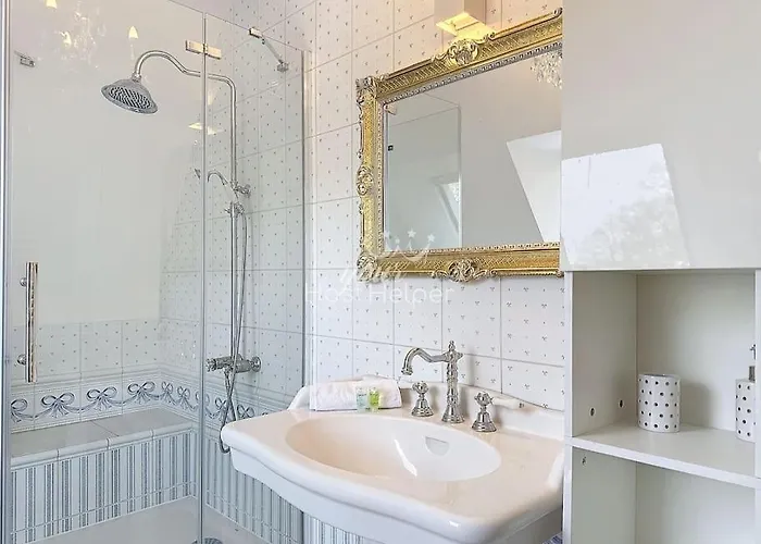 Touquaise Yourhosthelper Villa