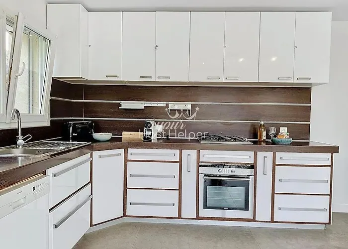 Touquaise Yourhosthelper *