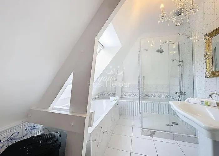 Touquaise Yourhosthelper * Touques