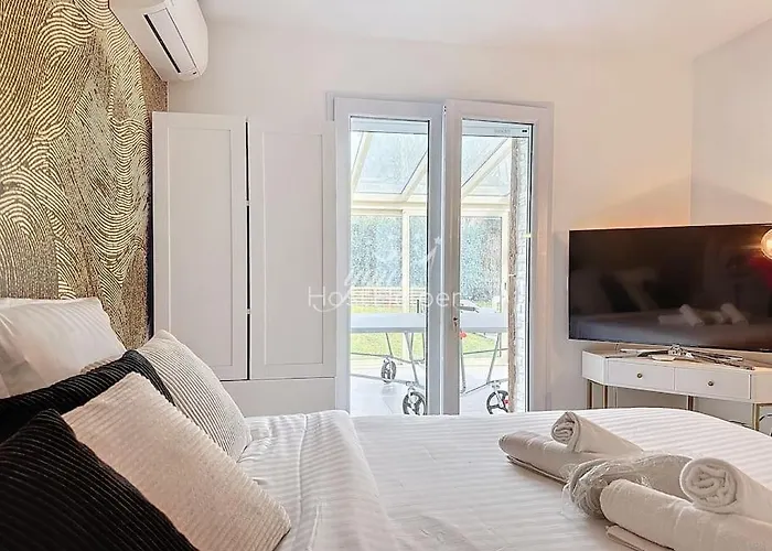 Touquaise Yourhosthelper